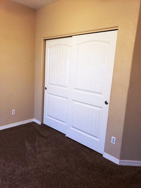 Building Photo - *PENDING APP* Townhome, single story