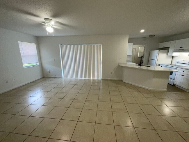 Building Photo - 2 Bedroom 2 Bathroom 1/2 Duplex