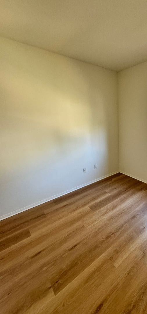 Building Photo - Luxurious 2 bed/ 2 bath townhouse in guard...