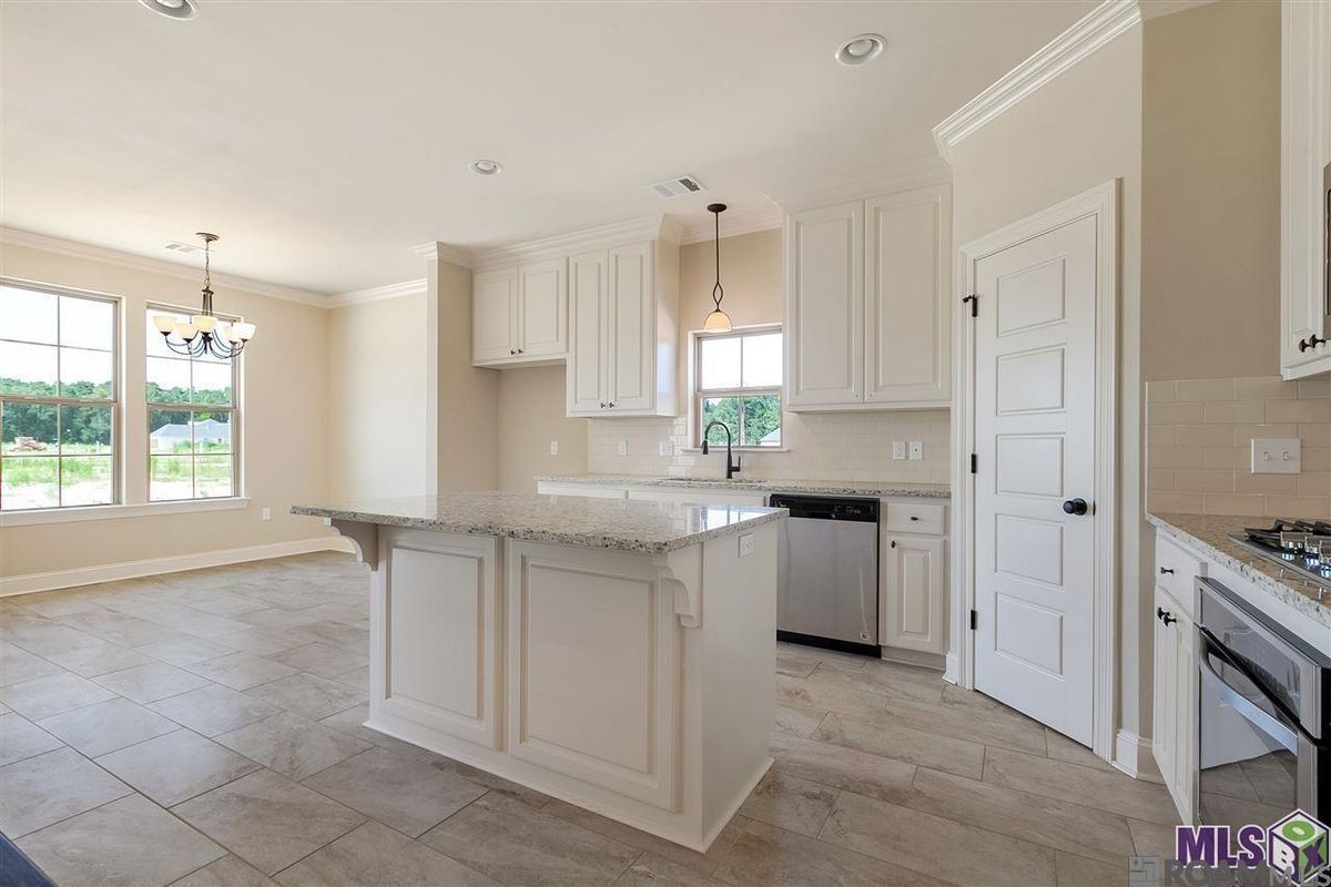 Building Photo - 10365 Grand Plaza Dr