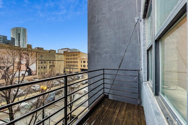 Building Photo - 626 W Randolph St