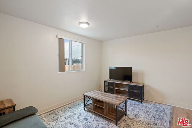 Building Photo - 5912 S Flower St