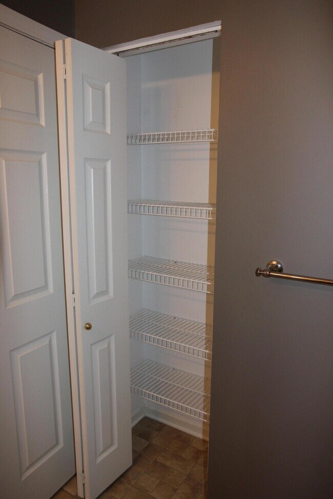 Building Photo - 1376 Heatherwood Ln