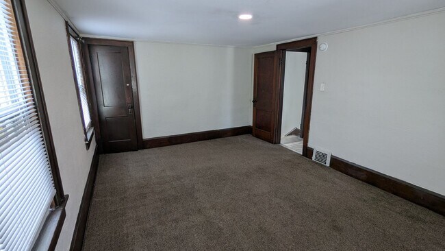 Building Photo - Charming 3-bedroom, 1-bathroom home locate...