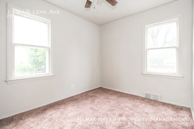 Building Photo - 11919 Lena Ave