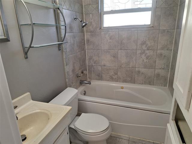 Building Photo - 740 Thomas Ave