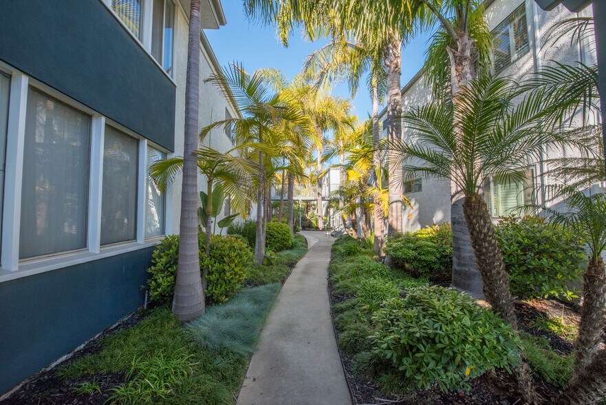 Building Photo - 4880 Sandyland Rd