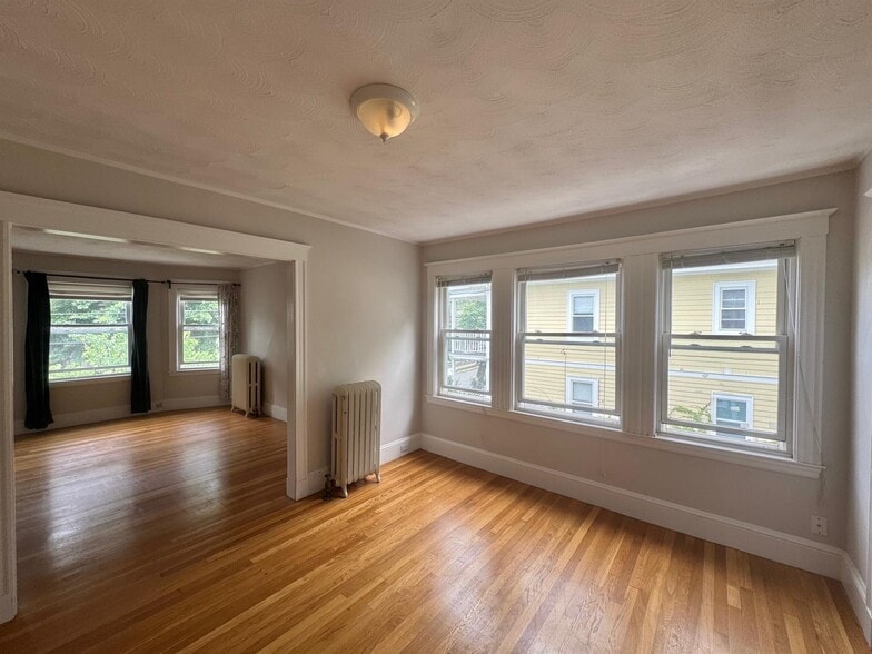 Building Photo - 48 Standish St