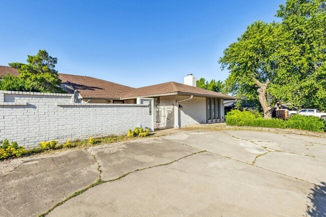 Building Photo - 1510 Glenbrook Dr
