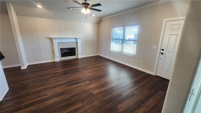 Building Photo - Modern 3-Bed, 2-Bath Home with Fenced Yard