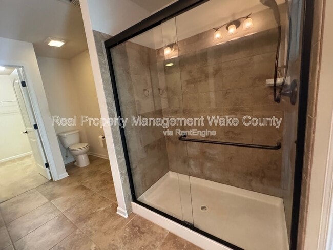 Building Photo - 2108 Chipley Dr