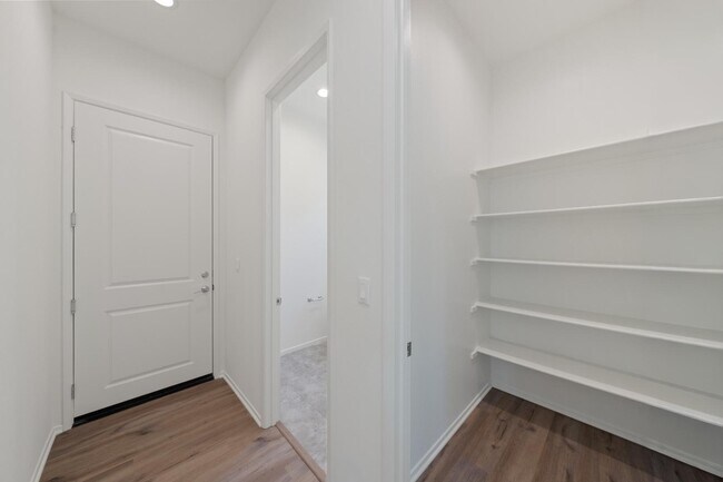 Building Photo - 822 Francesca Dr