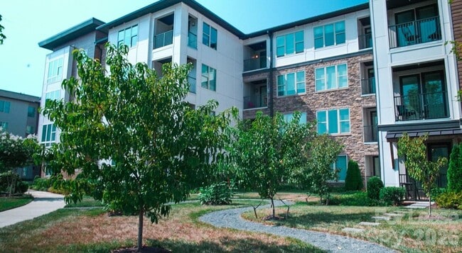 Building Photo - 6408 Providence Farm Ln