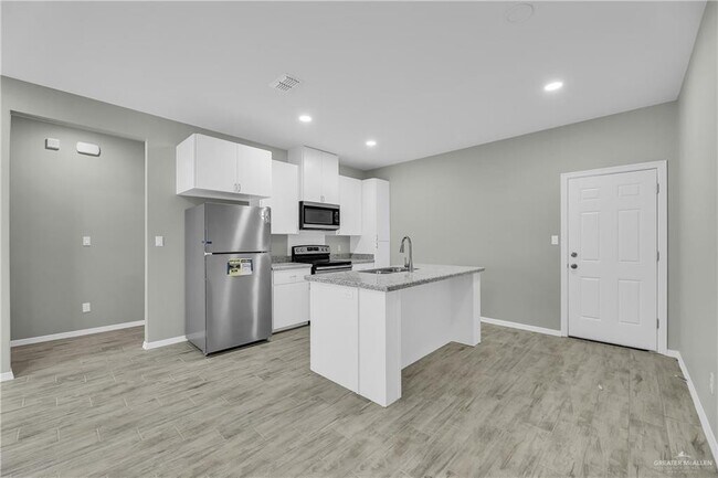Building Photo - 1500 W Heritage Dr