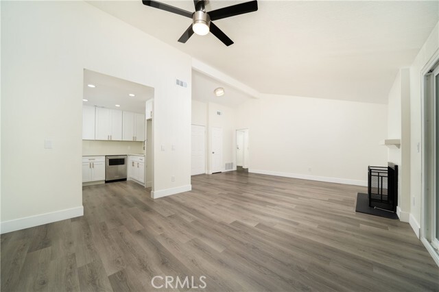 Building Photo - 652 Parkview Dr