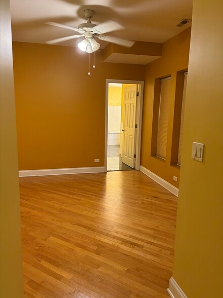 Building Photo - 7726 N Paulina St #1