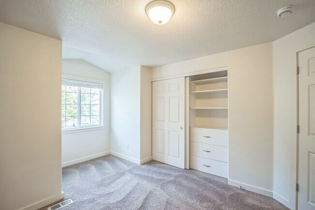 Building Photo - 3114 SE Tumblestone Dr