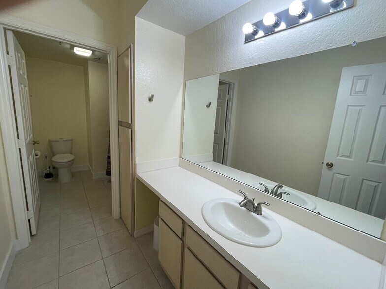 Building Photo - 23660 Walden Center Dr