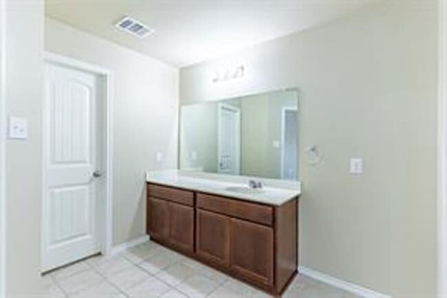 Building Photo - Single-family beautiful home has 5 bedroom...