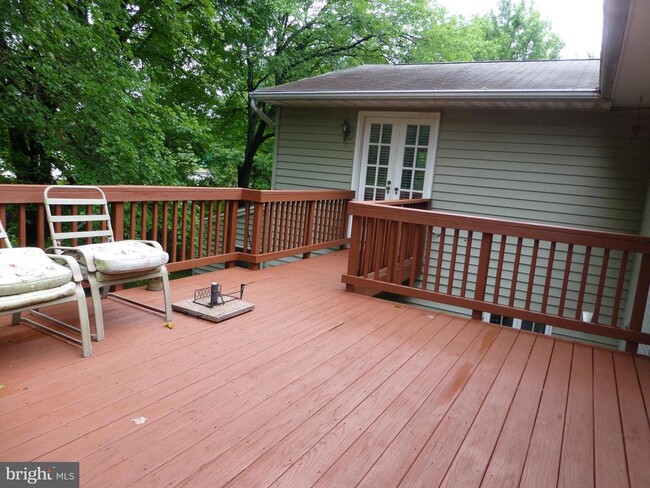 Building Photo - 2046 Greenwich St