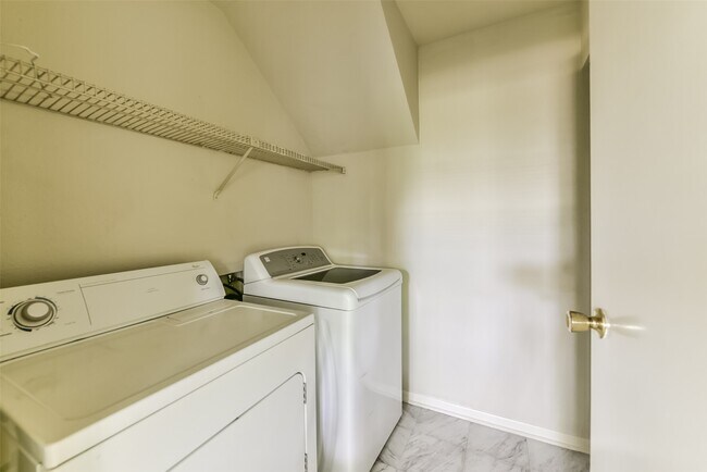 Building Photo - 5917 Fairdale Ln