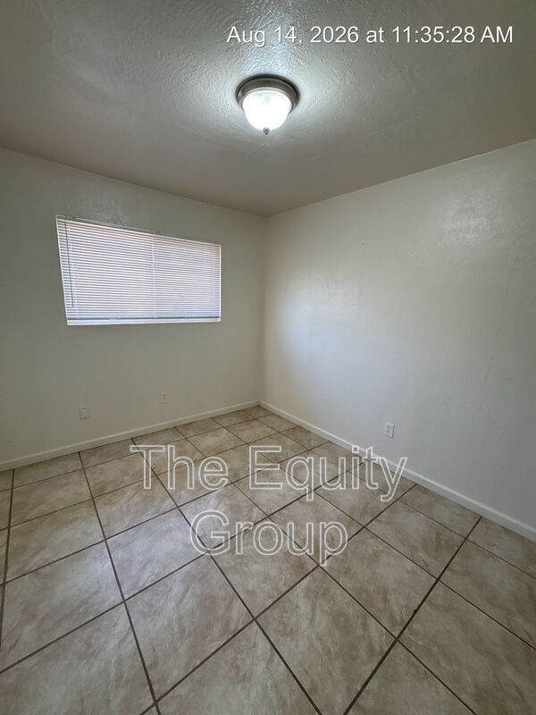 Building Photo - 527 S Garden St