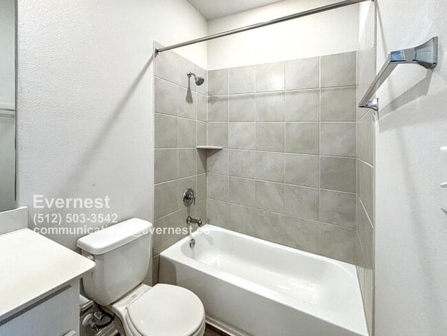 Building Photo - Spacious 4-Bedroom Home with Modern Comfor...
