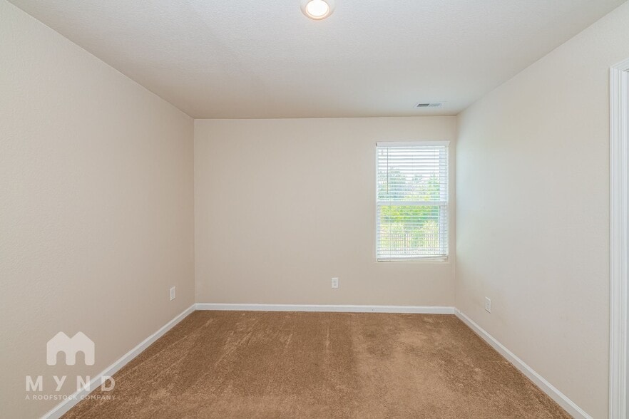 Building Photo - 250 Yorktown Ln