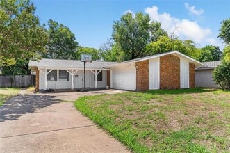 Building Photo - 3230 High Vista Dr