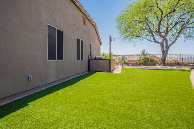 Building Photo - 10835 E Acacia Dr