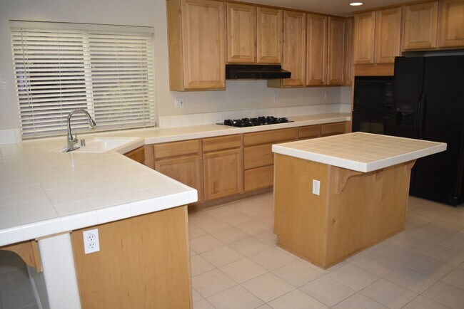 Building Photo - 630 Rogers Cir