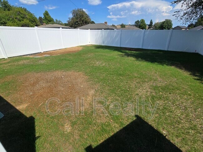 Building Photo - 4215 N Locust Rd