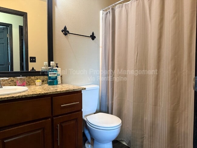 Building Photo - 4106 Clubhouse Dr S