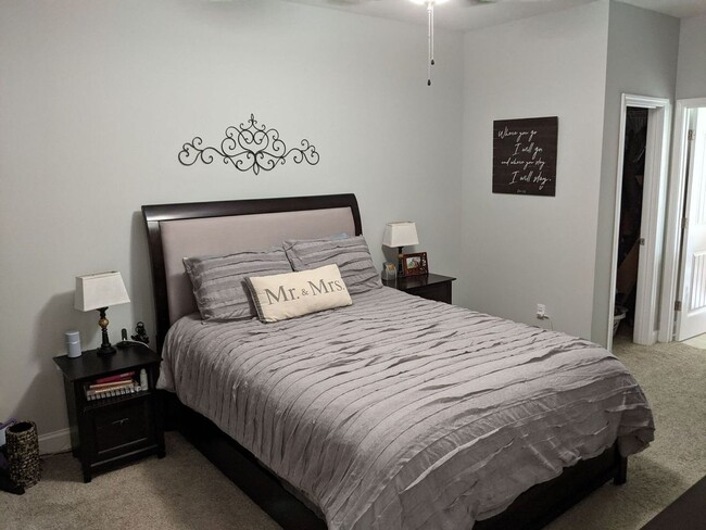 Building Photo - Available August 15th!!! $2200 a month!!!
