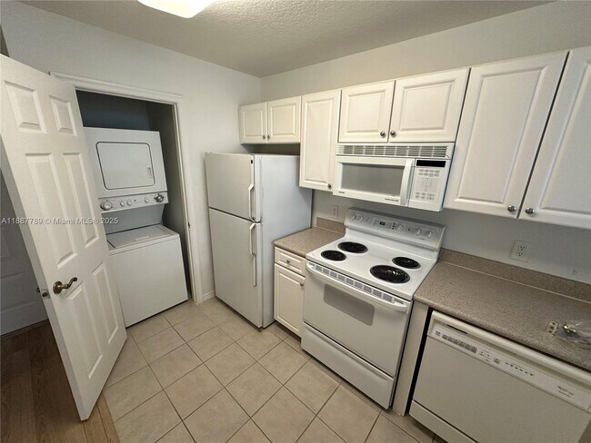 Building Photo - 1200 Town Center Dr