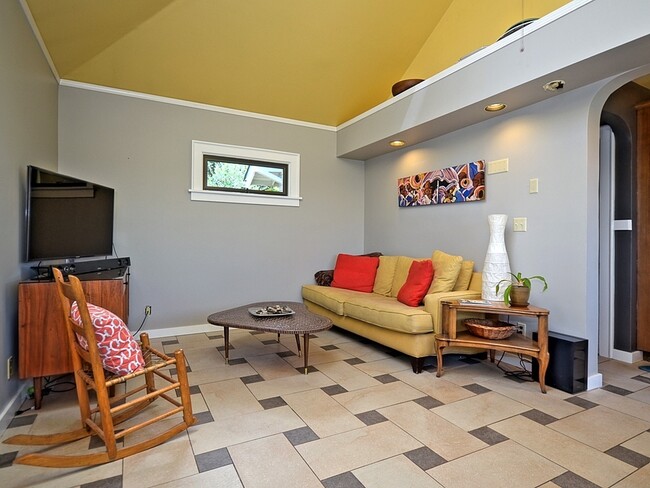 Building Photo - Seattle Home - Phinney Ridge