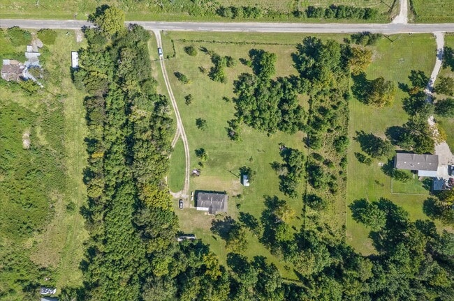 Building Photo - 806 Co Rd 2112