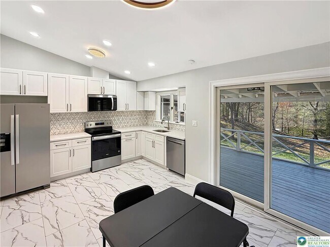 Building Photo - 308 Hemlock Ln