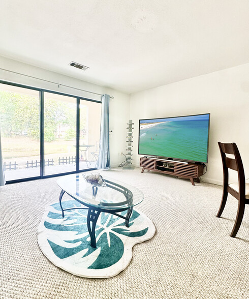 Lakefront property - 109 Westlake Ct
