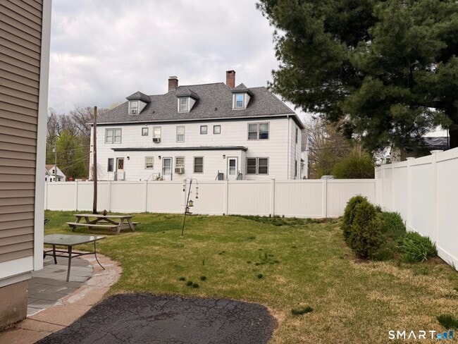 Building Photo - 10 Short St