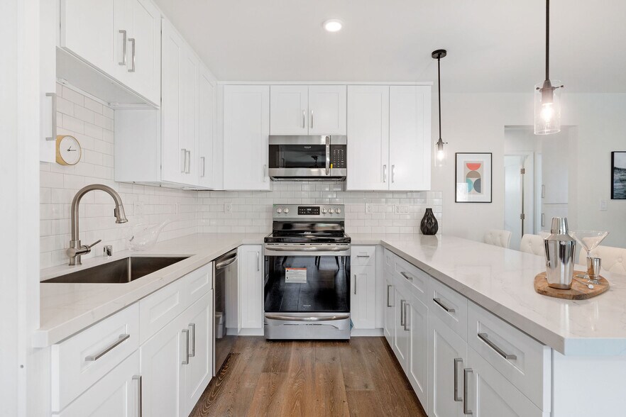 Building Photo - Pacific Apartment Homes at Emerald