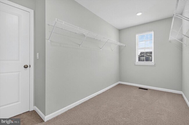 Building Photo - 3155 White Tail Dr