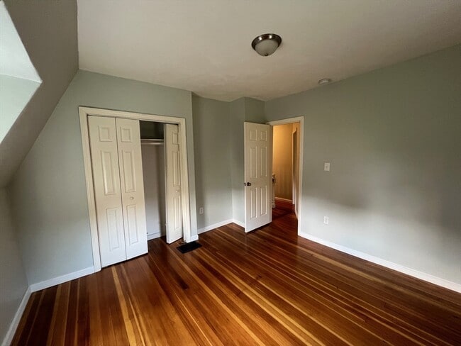 Building Photo - 5 Tibbetts St