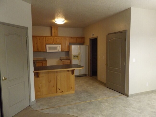 Building Photo - Spacious 3 Bedroom, 2 Bathroom Duplex with Two Car Garage and Fenced Yard!