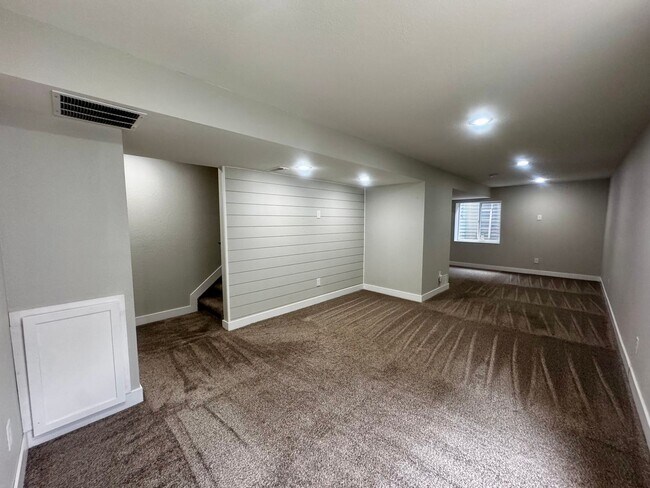 Building Photo - 3 Bedroom Home with Basement in Stetson Hills