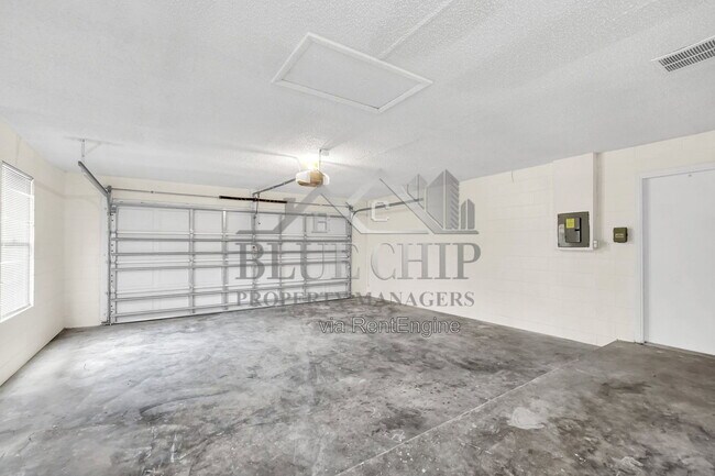 Building Photo - 5322 Jade St
