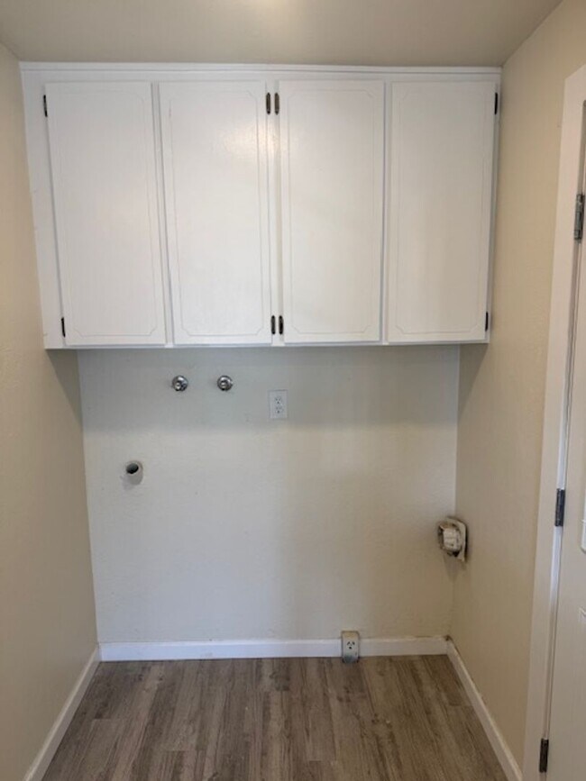 Building Photo - 3007-3009 JUANIPERO