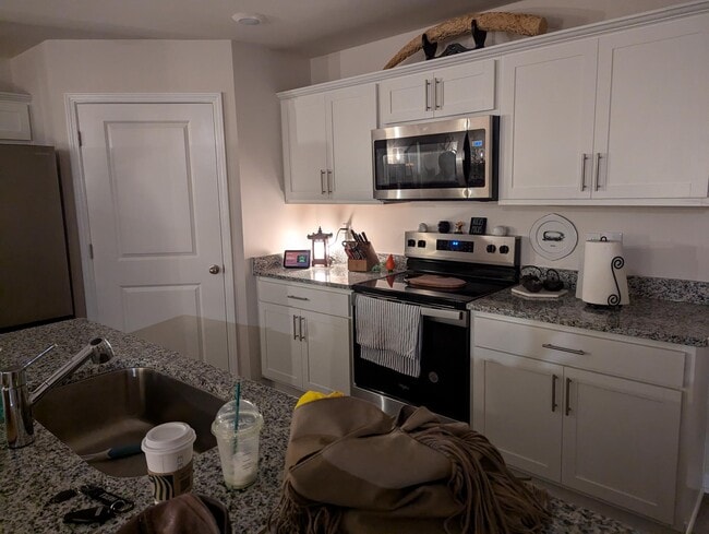 Building Photo - 4003 Calabash Ct