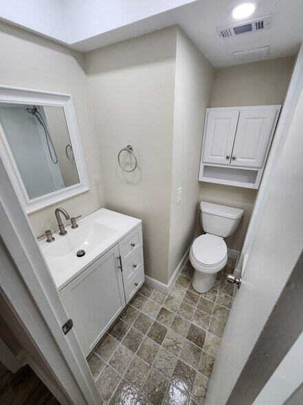 Main bathroom - 409 80th St