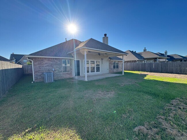 Building Photo - Haughton Schools!!! Close to I-20!